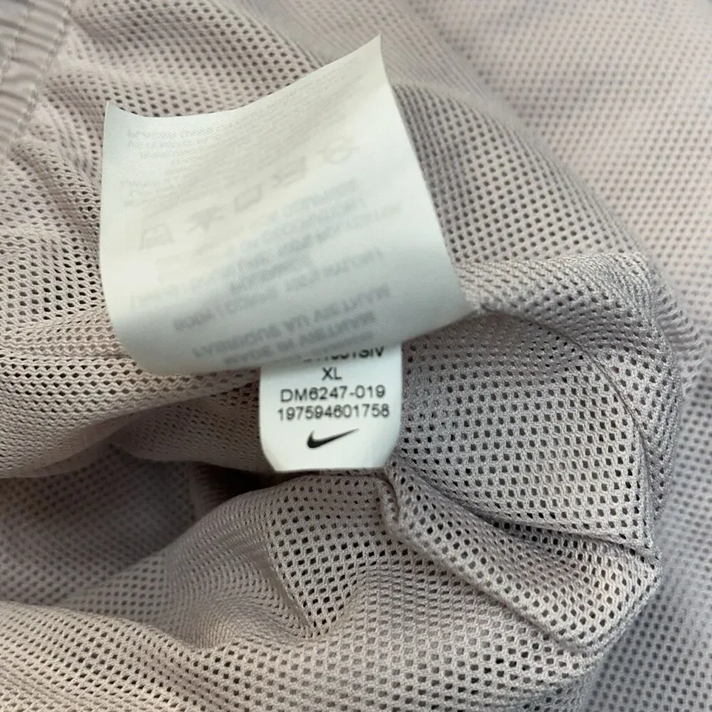Nike Women’s Loose Fit Woven Cargo Shorts DM6247-019 Platinum Violet Size XL